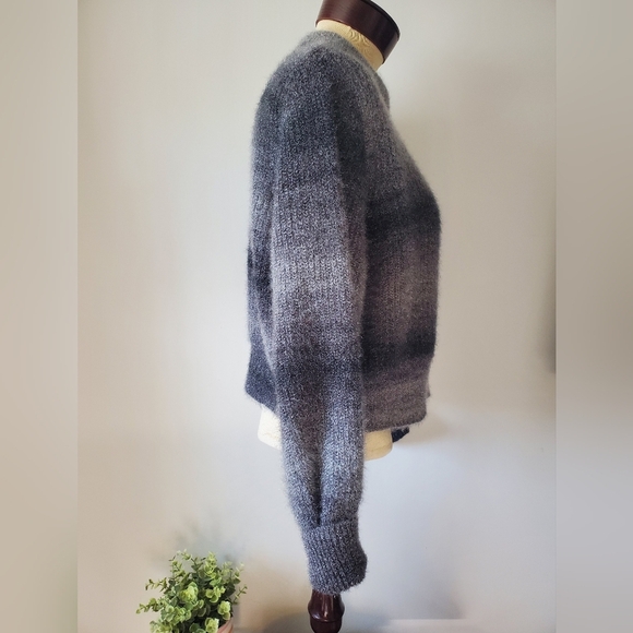 NO BOUNDARIES super soft cozy grey/silver sweater.  Size large - Picture 4 of 7